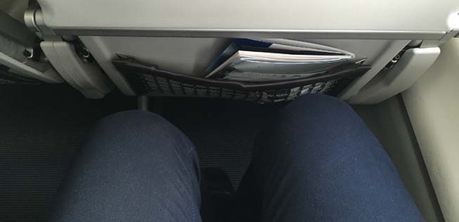 Beinfreiheit bei 30 Zoll: Voll okay.