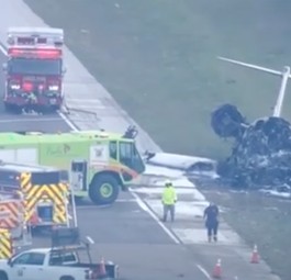 Bilder von Hop-A-Jet Flug 823 nach dem Absturz: Die Flugbegleiterin rettete mit ihrem Einsatz Leben.