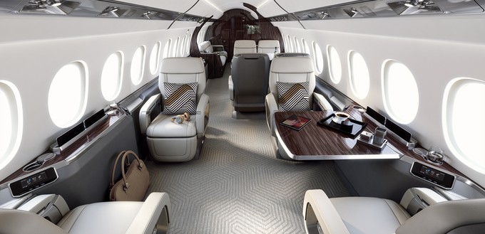 12 bis 16 Fluggäste werden in dem Business jet Platz haben.