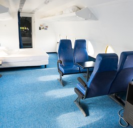 Das Caravelle-Hotel bietet ein sehr großzügiges Zimmer.