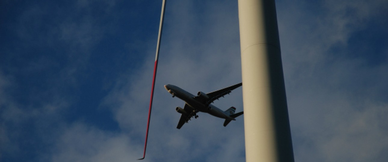 Der neuste Radar der Sicherheitsabteilung der Airbusgruppe, soll Kollisionen zwischen Fliegern und Windrädern vermeiden, sowie die Lichtverschmutzung für Windpark-Anwohnern auf ein Minimum reduzieren. Doch er löst das Hauptproblem nicht.