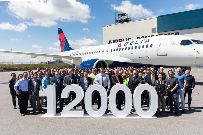 Erst in diesem Monat lieferte Airbus sein 12.000. Flugzeug aus. Es war ein A220 für Delta.