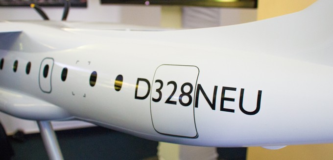 D328 Neu: Auf einem Modell der neuen Dornier 328 prangt der Name bereits auf dem Rumpf.