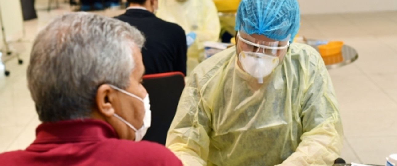 Emirates und die Dubai Health Authority führten testweise COVID-19-Untersuchungen an Passagieren durch