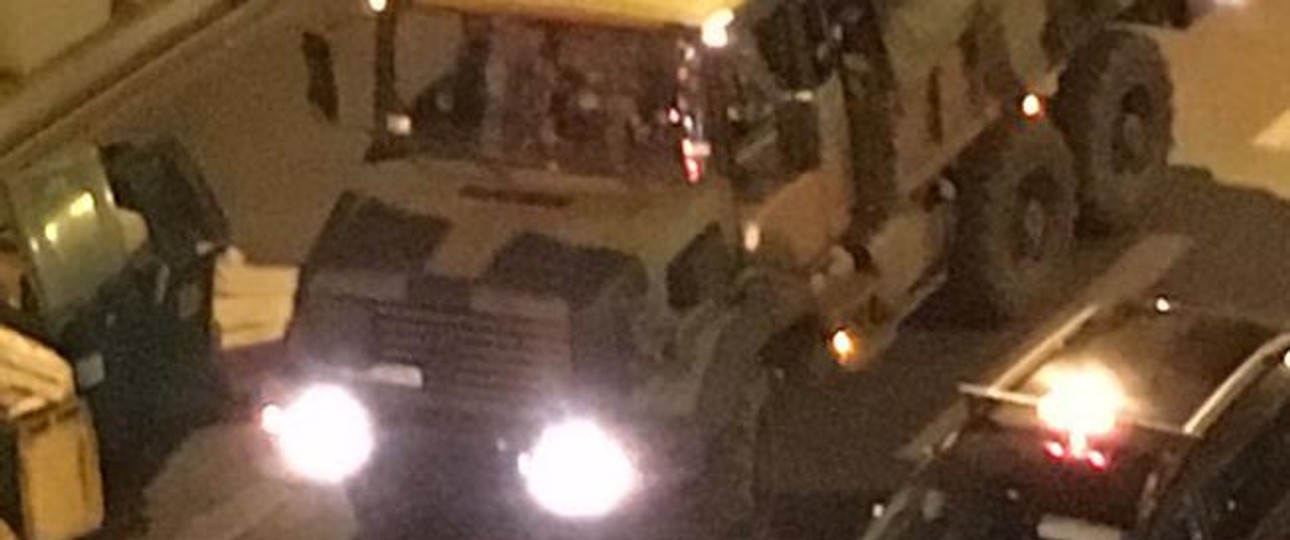 Armee in den Straßen von Paris: Präsident Hollande rief den Notstand aus und schloss die Grenzen.