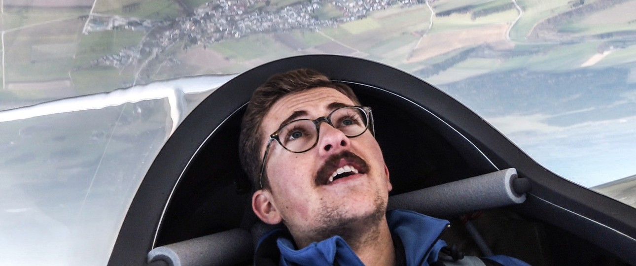 Samy Kramer im Cockpit.
