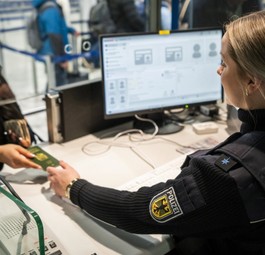 Grenzkontrolle in Frankfurt: Aktuell dauert es dort länger.