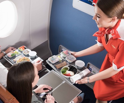 Service an Bord von Aeroflot: Soldaten erhalten eine Sonderbehandlung.