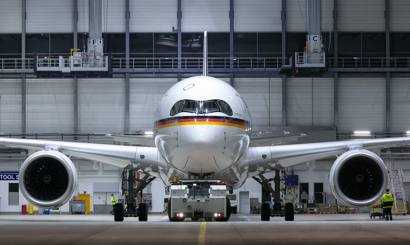 Das Flugzeug ist der zweiten von drei bestellten A350 für die Flugbereitschaft des deutschen Verteidigungsministeriums.