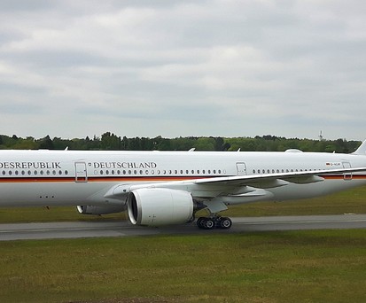 The first Airbus A350 of the Air Force after landing at Hamburg Airport.