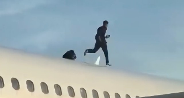 vueling airbus a320 mann auf flugzeug