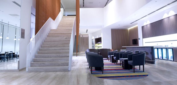 Hell und luxuriös: Die neue VIP-Lounge von LATAM in Santiago de Chile ist eröffnet.