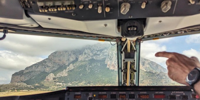 Blick aus dem Cockpit eines der eingesetzten Klasjet-Flugzeuge: Im Einsatz ...