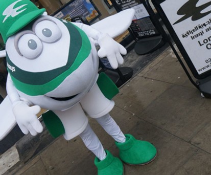 Maskottchen von Iraqi Airways: Freude über Rückkehr nach London.