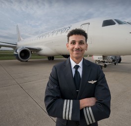 Kopilot von Republic Airways: Auch Neulinge müssen eine gleich lange Ausbildung durchlaufen, wie er.