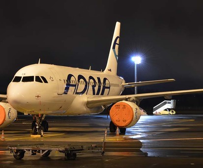 Stillgelegter Flieger von Adria Airways: Verworrene Strukturen.