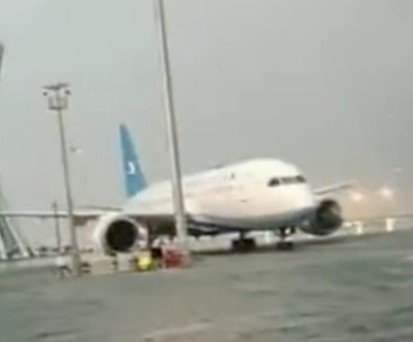 Der Tower am Flughafen Peking Daxing: Zahlreiche Flüge mussten ausfallen.