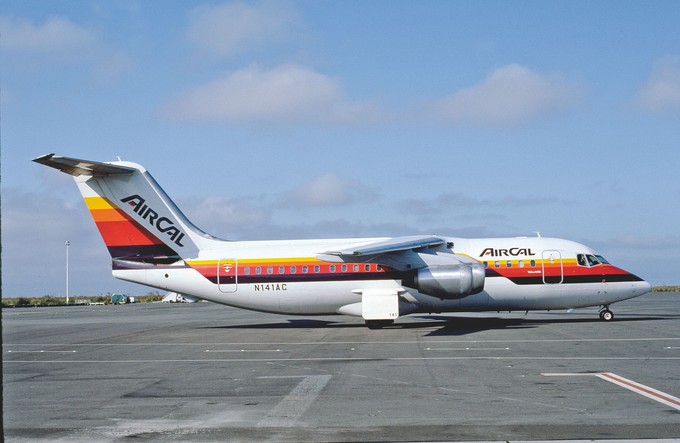 Mit den im lärmkritisch eingestellten Kalifornien tätigen Regionalairlines Air Cal und PSA Pacific Southwest Airlines gelang BAE ein wichtiger Durchbruch auf dem Markt USA. Die BAE 146-200A N141AC trug das Farbkleid der Air Cal jedoch nur rund ein Jahr, bevor die Airline von American Airlines übernommen wurde. Ihrer Konkurrentin PSA erging es ebenso, nur hieß dort der übermächtige Käufer US Air