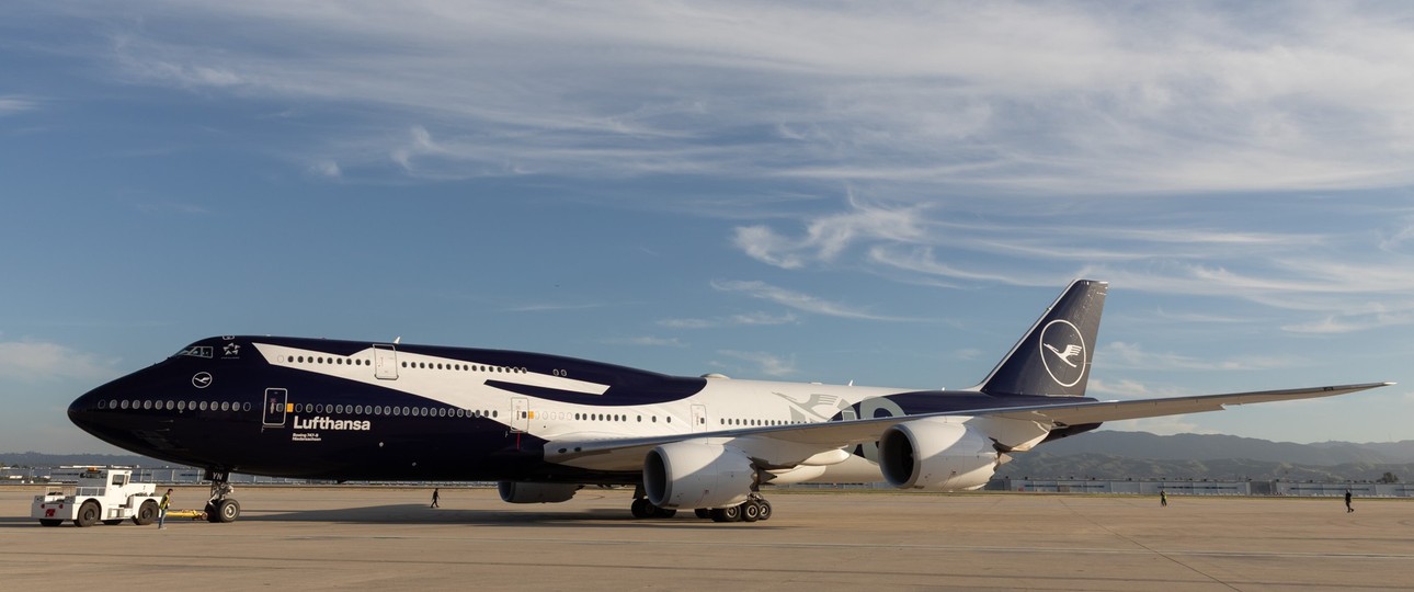 Lufthansas Boeing 747-8 in Jubiläumslackierung: Es ist die D-ABYN.