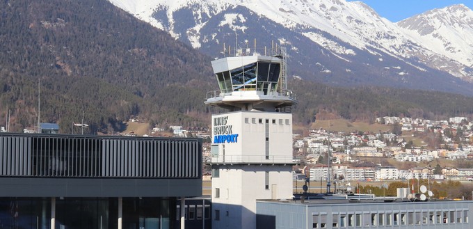 Flughafen Innsbruck: Der Airport der Tiroler Landeshauptstadt ...