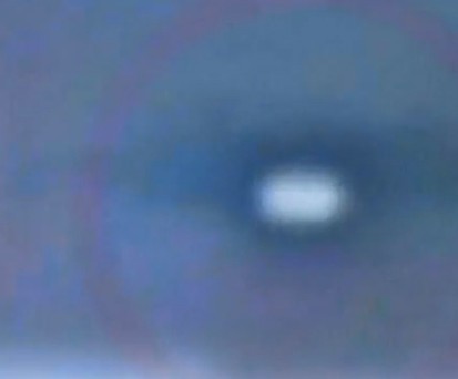 Schwer zu erkennen, aber für Verschwörungstheoretiker Beweis genug: Das unbekannte Flugobjekt.