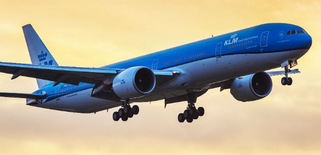 Boeing 777 von KLM: Ein solches Flugzeug verlor ein Bauteil.