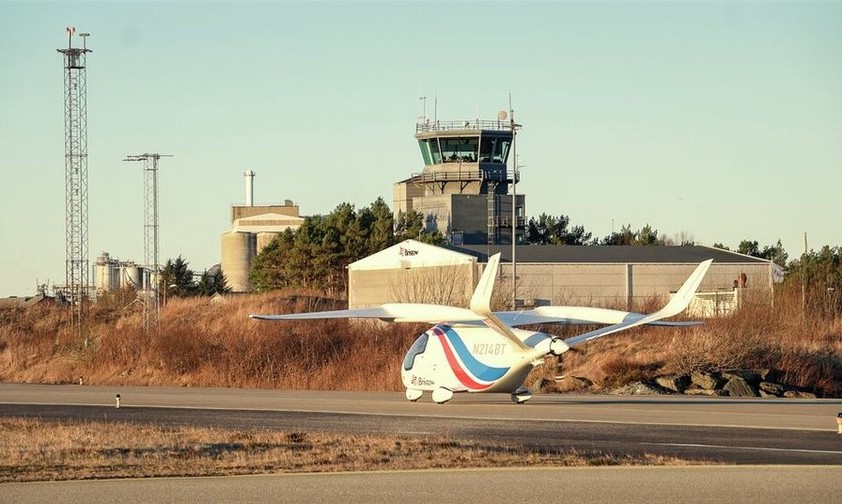 Alia CX300 an einem norwegischen Flughafen: Die Flugsicherung hat die Integration von elektrischen Flugzeugen getestet.