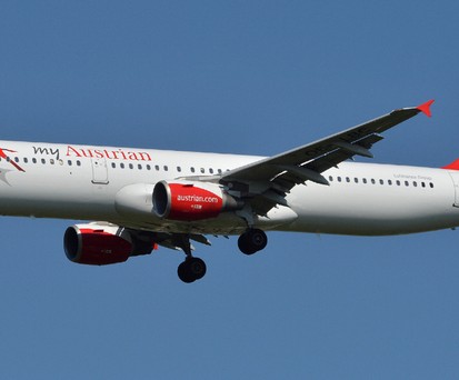 OE-LBC: Flog die deutschen Kicker nach Skopje.