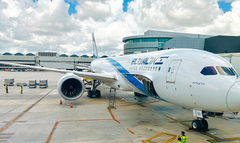 Boeing 787 von El Al: Holte Landsleute gratis in den Niederlanden ab.
