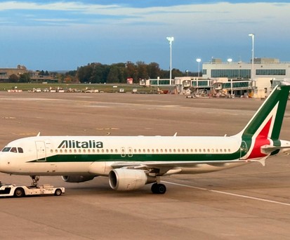 Airbus A320 von ITA AIrways, der noch die alte Lackierung trägt: Wie schnell kehrt die Marke zurück?