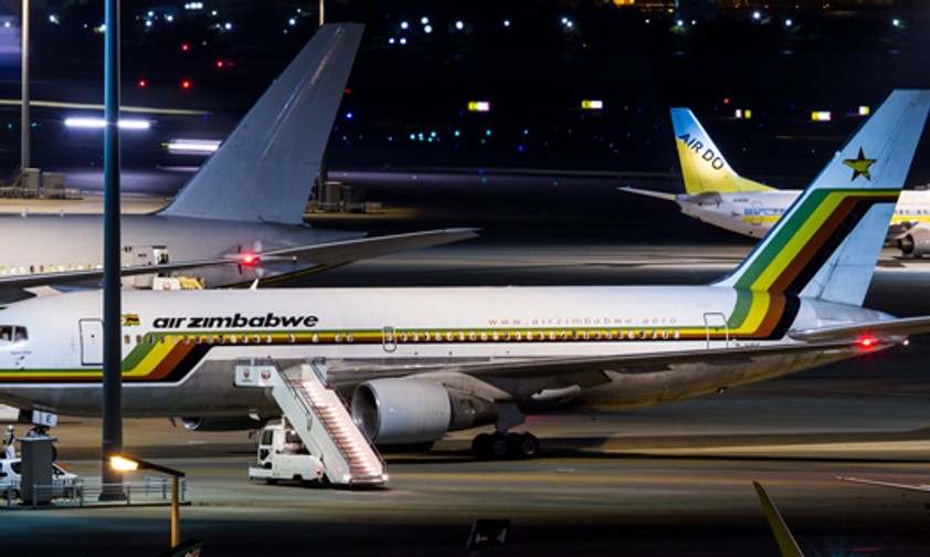 Flugzeug von Air Zimbabwe (hier im Jahr 2013): Gehen 25 Prozent der Anteile nach Südafrika?