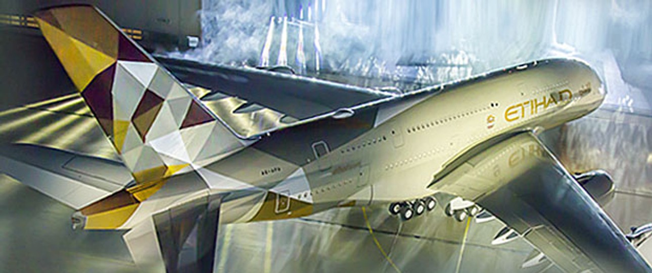 Die Flotte bestand zum Start aus zwei Airbus A330. Sie wuchs innerhalb von fünf Jahren auf 37. Heute besitzt Etihad 102 Flugzeuge.