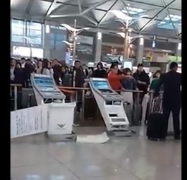 Unruly Passenger schon am Boden