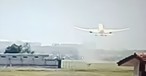 Der Moment, als die Boeing 787 abhebt: Wenig später begann sie schon wieder zu sinken.
