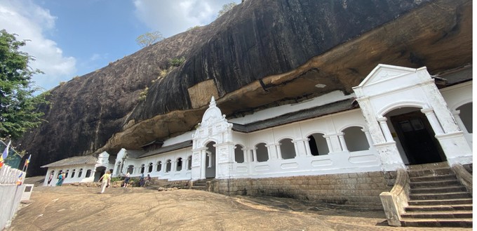 ... wer sich zum Höhlentempel in Dambulla aufmacht. Darin ...