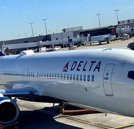 Jet von Delta: Einsteigen wieder nach Nummern.