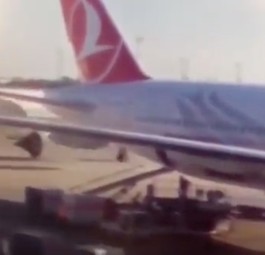 Dreamliner streift in Istanbul Boeing 777
