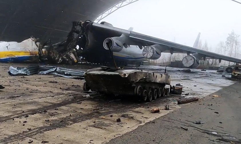 Neue Bilder zeigen Schäden an zerstörter Antonov An-225