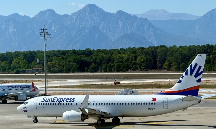 Rang 30 und damit der letzte Platz: Am Flughafen Antalya kamen zwischen Juni und August 2024 laut Eurocontrol nur 39 Prozent der Flüge pünktlich an. Das war ein Minus von 13 Prozentpunkten im Vergleich zum Vorjahreszeitraum.