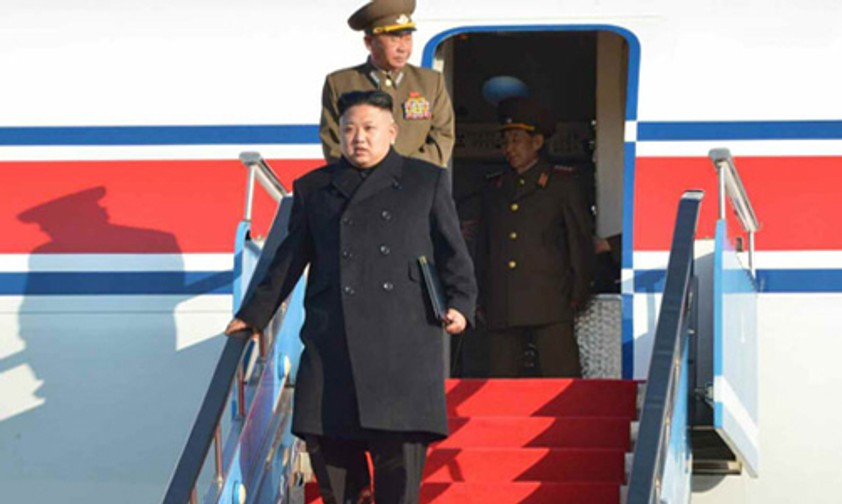 Kim Jong Un steigt aus dem Flugzeug: Ein seltenes Bild.
