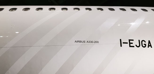 ... schwächer oder stärker. Das geniale kleine Detail verleiht den Flugzeugen Eleganz. <span class="Apple-style-span">Überhaupt ist es den Designer von Landor gelungen, die Marke aufzufrischen ohne sie zu zerstören. </span>