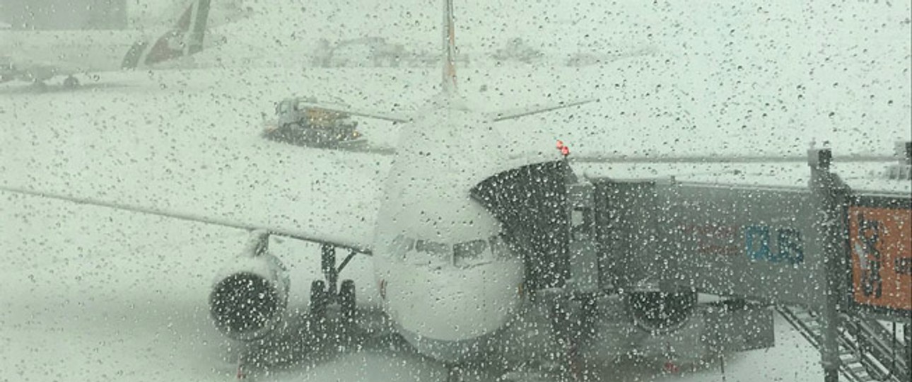 Flughafen Frankfurt: 160 Räumfahrzeuge im Einsatz.
