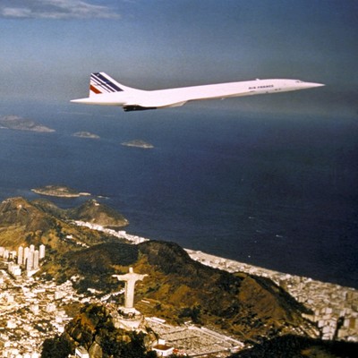 Eine Concorde von Air France über Rio de Janeiro: Am 21. Januar 1976 startete das Flugzeug in den Liniendienst.