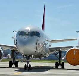 Geparktes Flugzeug ohne Triebwerke: Die Motorenprobleme belasten die Airlines.