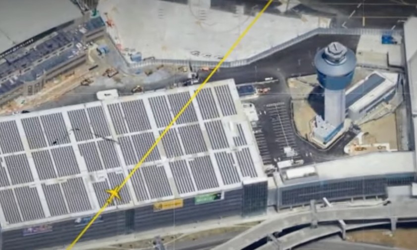 Boeing 737 kommt Tower in New York gefährlich nahe
