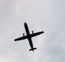Flugzeug am Himmel: Viel dürften am Dienstag nicht pünktlich sein.