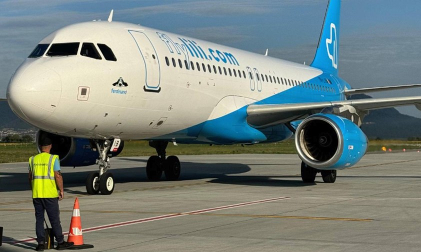 Ein Airbus A320 von Fly Lili: Das Flugzeug mit der Kennung YR-LIB ist in der vergangen Woche ausgefallen.