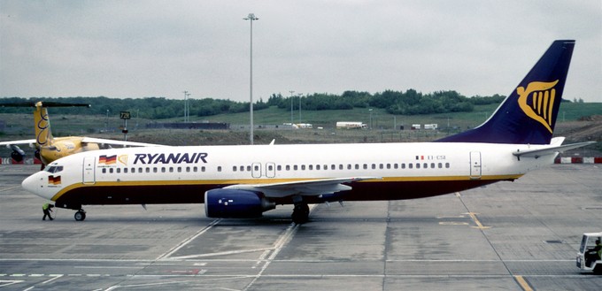 Später baute Ryanair eine Einheitsflotte aus Boeing 737 auf - hier im Jahr 2000 in London Stansted.