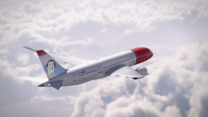 Dreamliner mit Harvey-Milk-Portrait: Ein neuer Tail Fin Hero.