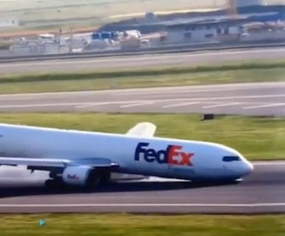 Boeing 767 von Fedex landet ohne Bugfahrwerk